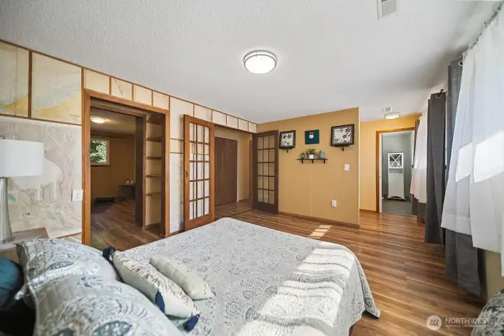 Large bedroom Large bedroom