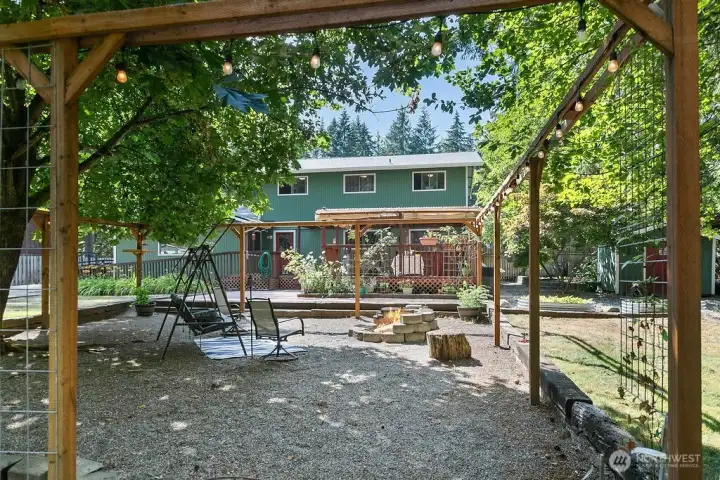 Outdoor seating area. Great for entertaining! Outdoor seating area. Great for entertaining!