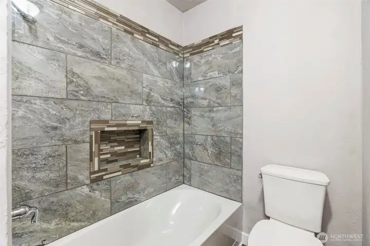 Bathroom/Tub Bathroom/Tub