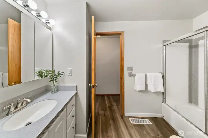Jack and Jill full bath with doors to hallway and primary bedroom