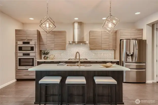 Chefs kitchen with 1year new ss gourmet appliances