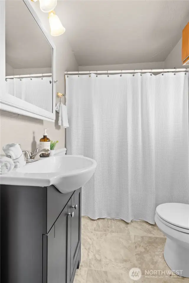 Full bath off of the kitchen