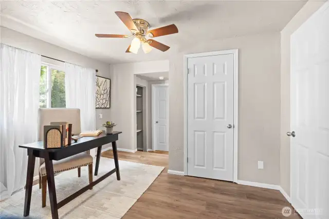 Such a great work from home space.
