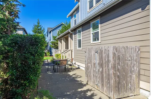 Side yard - perfect location for outdoor drinks and dining!