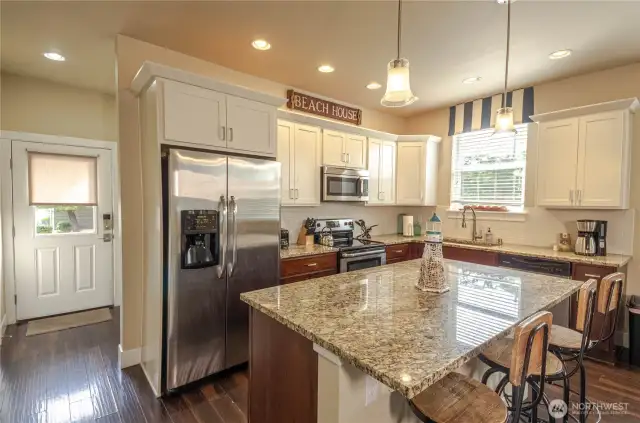 Well suited kitchen perfect for entertaining!