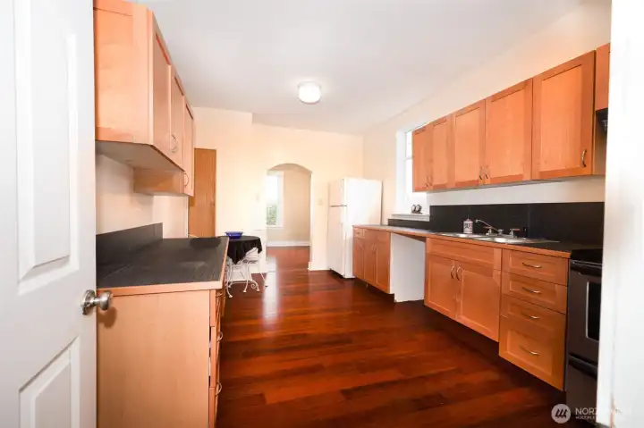 New Kitchen Cabinets and Flooring