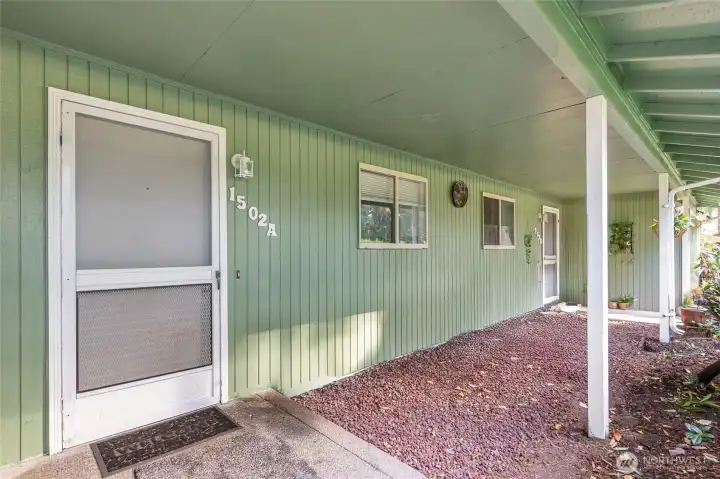 Side by Side Street-level Entrance