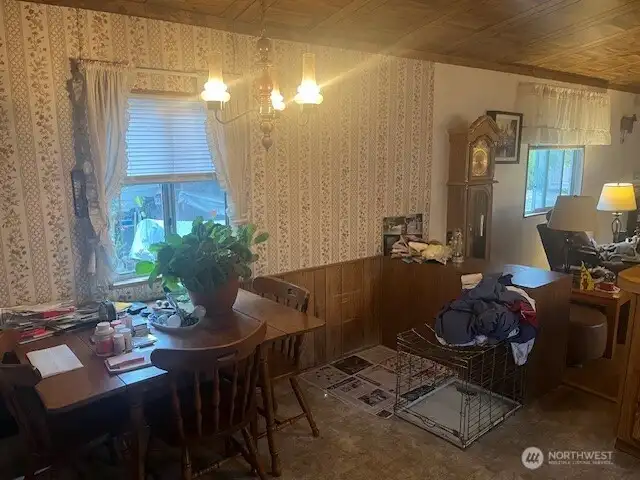 Kitchen eating space.