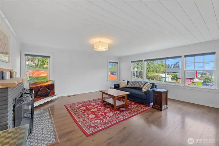 Look at that wall of windows!!