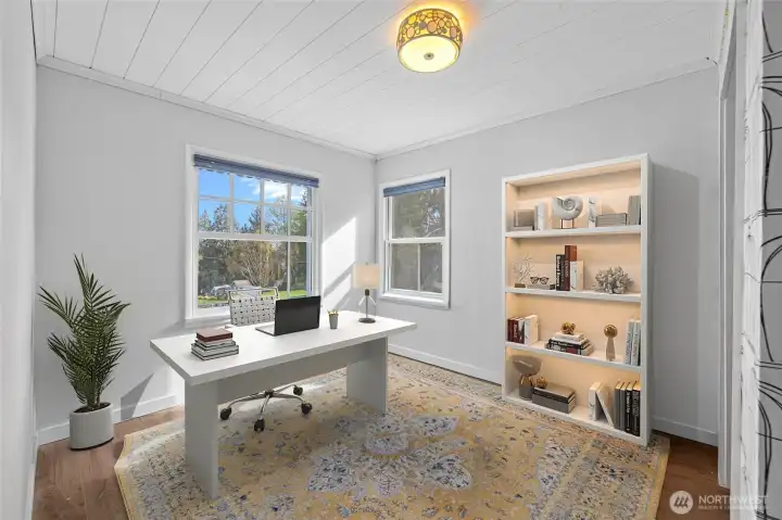 3rd bedroom or great office space. VIRTUAL staged.
