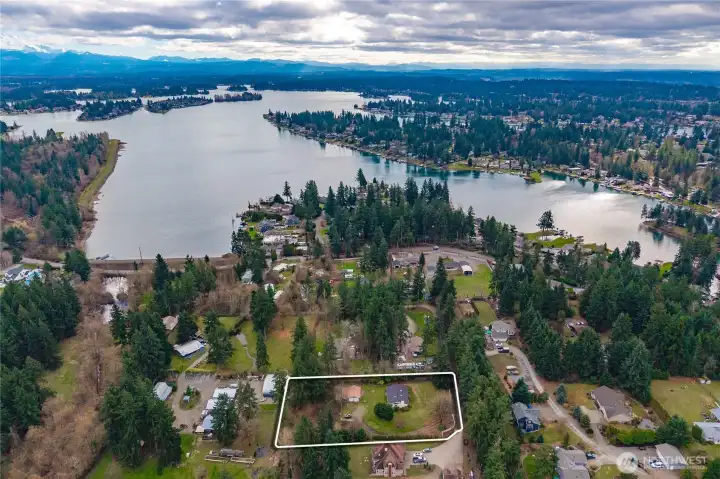 Conveniently located near all that Lake Tapps has to offer