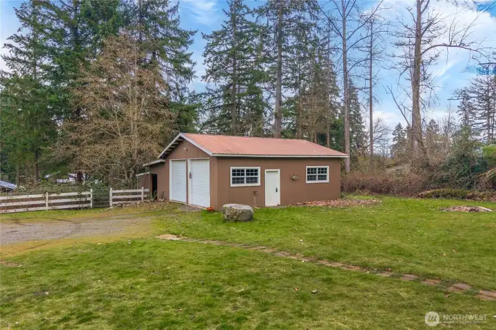 Rare acreage property with room to grow