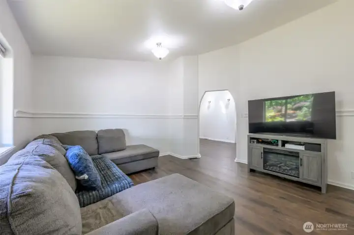 Bonus room sits off the hallway and is 14'1" x 13'6". Bonus room sits off the hallway and is 14'1" x 13'6".