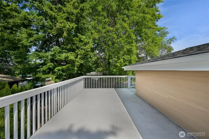 Rooftop deck E