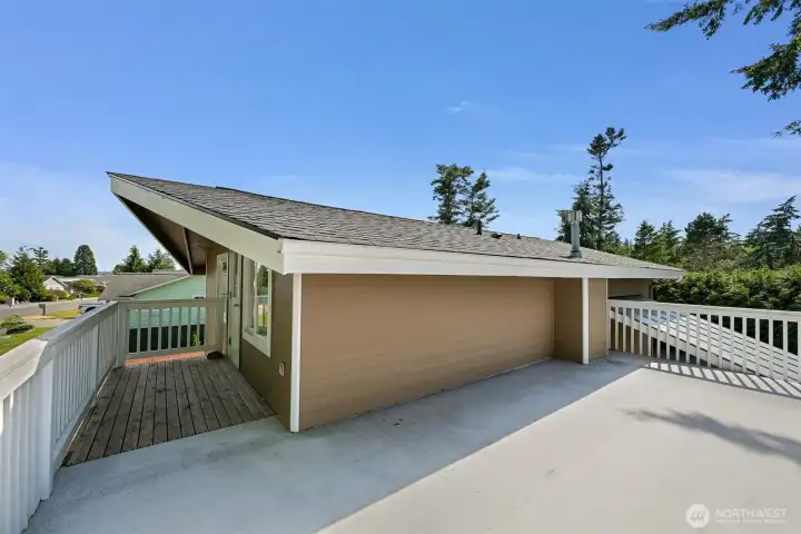 Rooftop deck SW