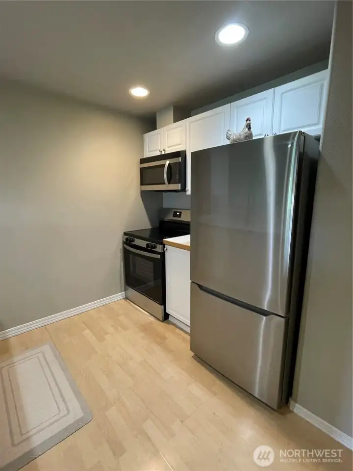 Refreshed kitchen with new refrigerator, range/stove and microwave oven. Refreshed kitchen with new refrigerator, range/stove and microwave oven.