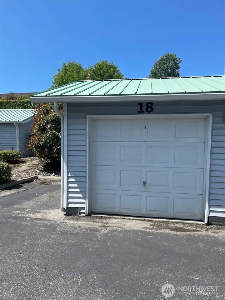 One car garage One car garage