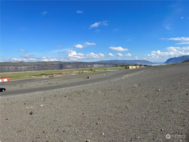 View from the lot to the Wanapum Dam