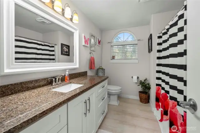 Another full main bath with new cabinets and granite vanity.