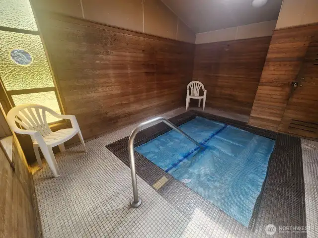 Clubhouse Jacuzzi. There is also a sauna, large kitchen and entertainment area.