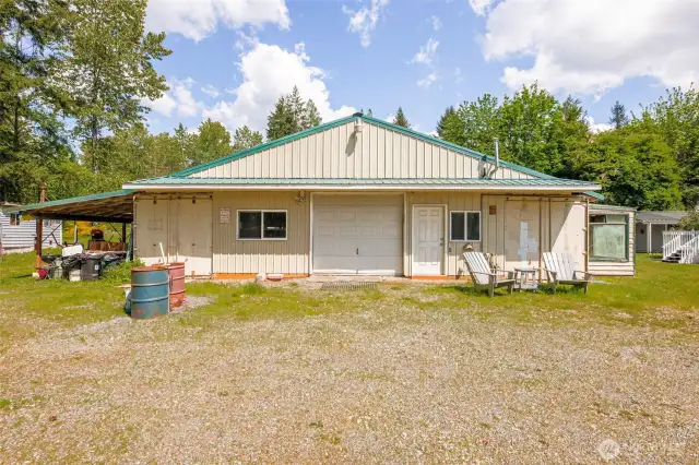 Massive Detached shop w/bath + washer/dryer.
