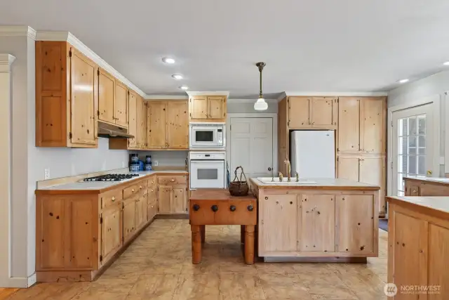 Efficient kitchen with plenty of counter space