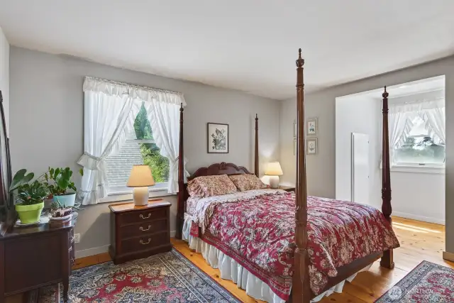 Upper level ensuite