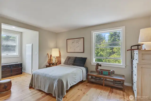 Upper level ensuite