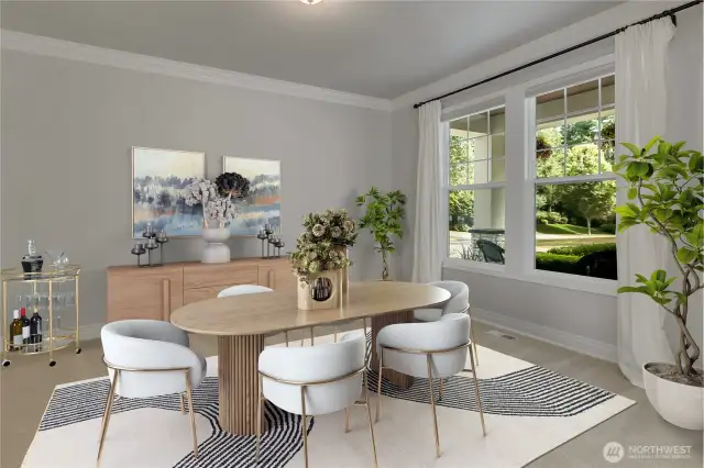Dining room to right of entrance