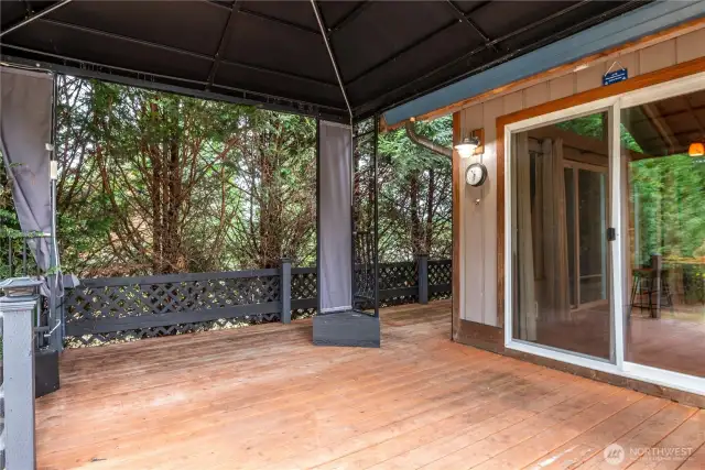 Back deck, Gazebo stays