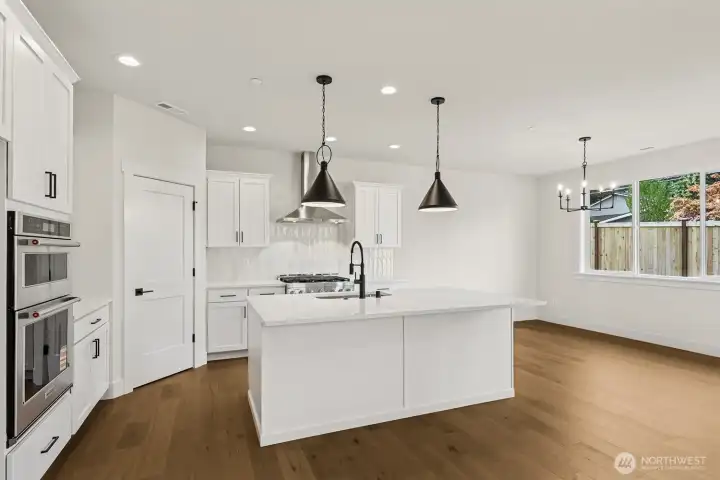 Gorgeous light and bright kitchen.