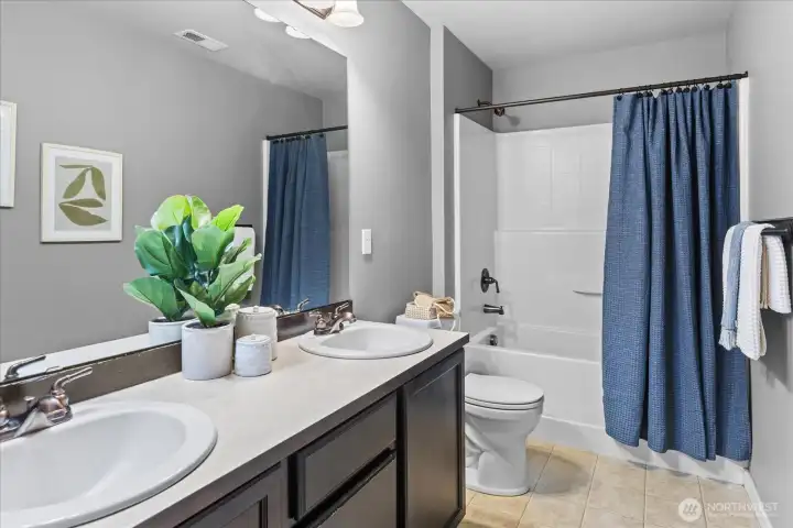 Upper Level Full Bathroom
