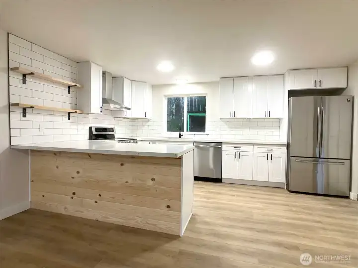 Kitchen with eating area!
