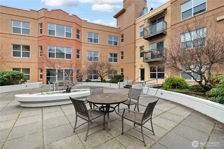 2nd floor common area patio