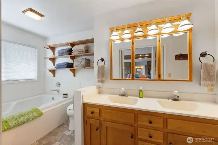 Primary 5 piece ensuite