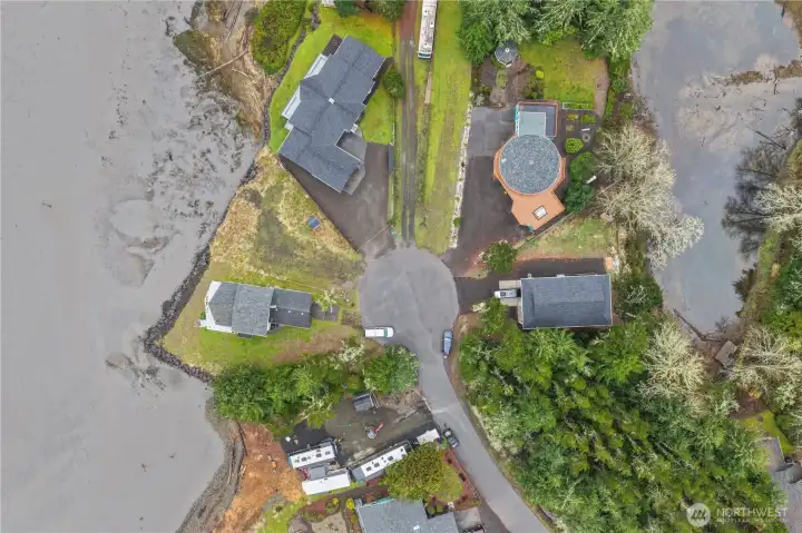 Peaceful cul-de-sac location offers privacy and minimal traffic.