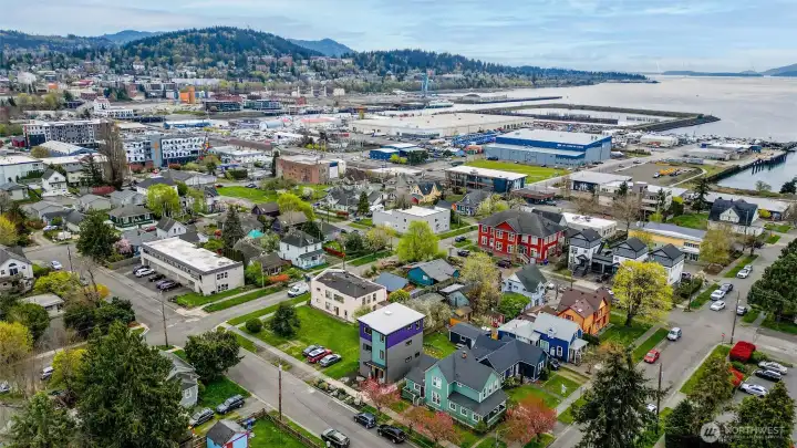 Wonderfully located in the Lettered Streets neighborhood with numerous parks, dining, trails and the water front close by.