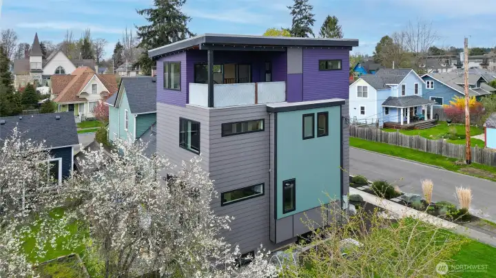 Entertain on the covered and heated deck and take in the beautiful city, mountain and bay views.