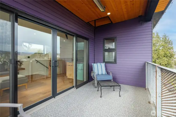 The deck includes a hatch to access the roof.