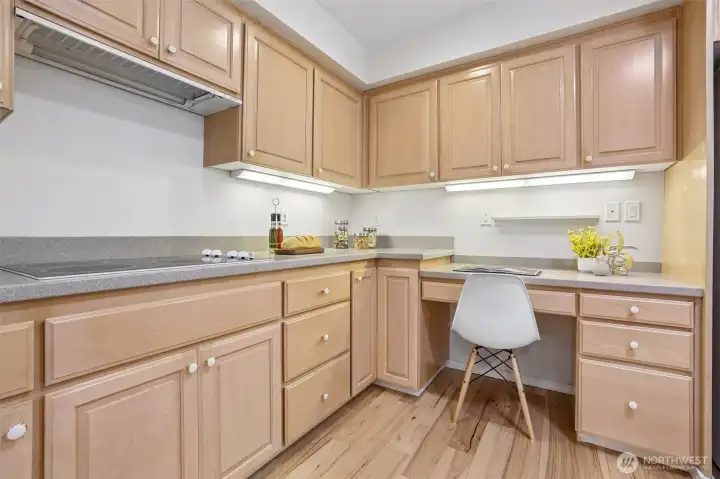 Writing nook for prepping recipes or quick to do lists!