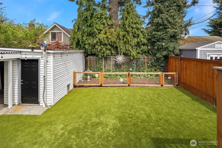 Cute and Private Backyard, Low Maintenance and Professionally turfed