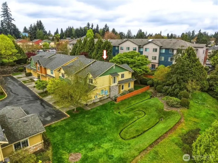 End-Unit with so much greenspace
