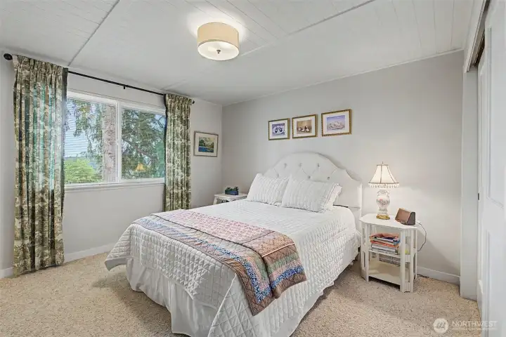 Top floor bedroom 2