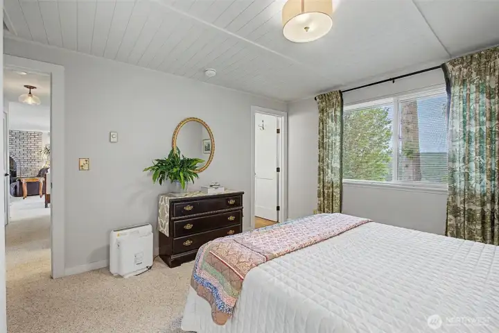 Bedroom 2 with bathroom connected