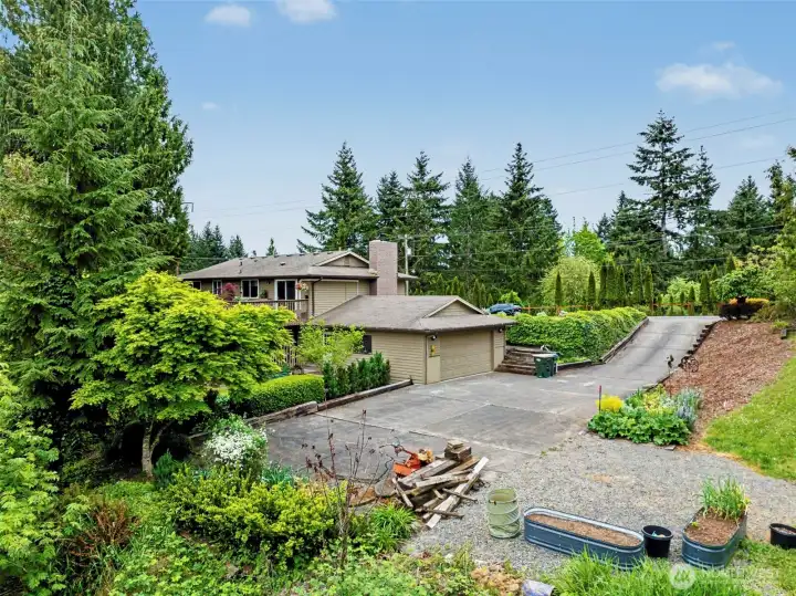 Find more photos on our property website!