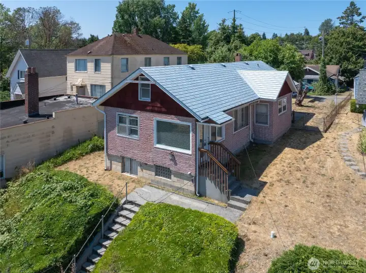 Front of home off Park Ave. Stairs down to sidewalk and off street parking. Across street is Evergreen Park with boat launch. Front of home off Park Ave. Stairs down to sidewalk and off street parking. Across street is Evergreen Park with boat launch.