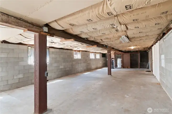 Natural light flows in, creating a bright space. Natural light flows in, creating a bright space.