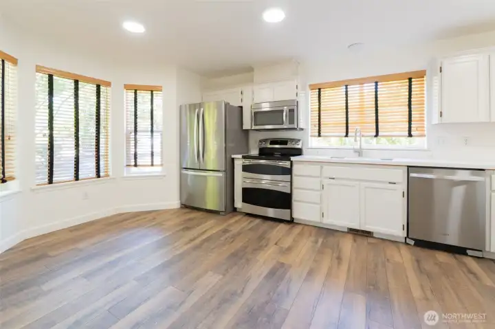Kitchen with breakfast Nook, Brand New Quartz Counter-tops and Stainless Steel Appliances Kitchen with breakfast Nook, Brand New Quartz Counter-tops and Stainless Steel Appliances