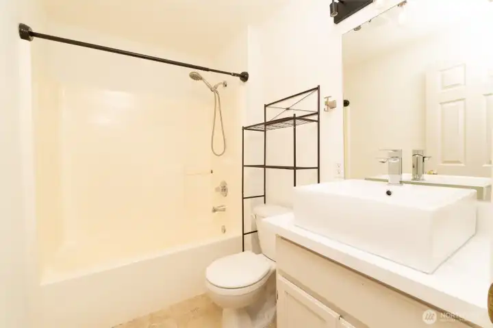 Upstairs Full Bath with Brand New Quartz Counter top and a new Sink, New Faucet too Upstairs Full Bath with Brand New Quartz Counter top and a new Sink, New Faucet too