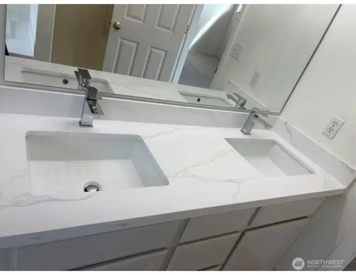 Master Bath double sink - Brand New Quartz Counter top. Master Bath double sink - Brand New Quartz Counter top.
